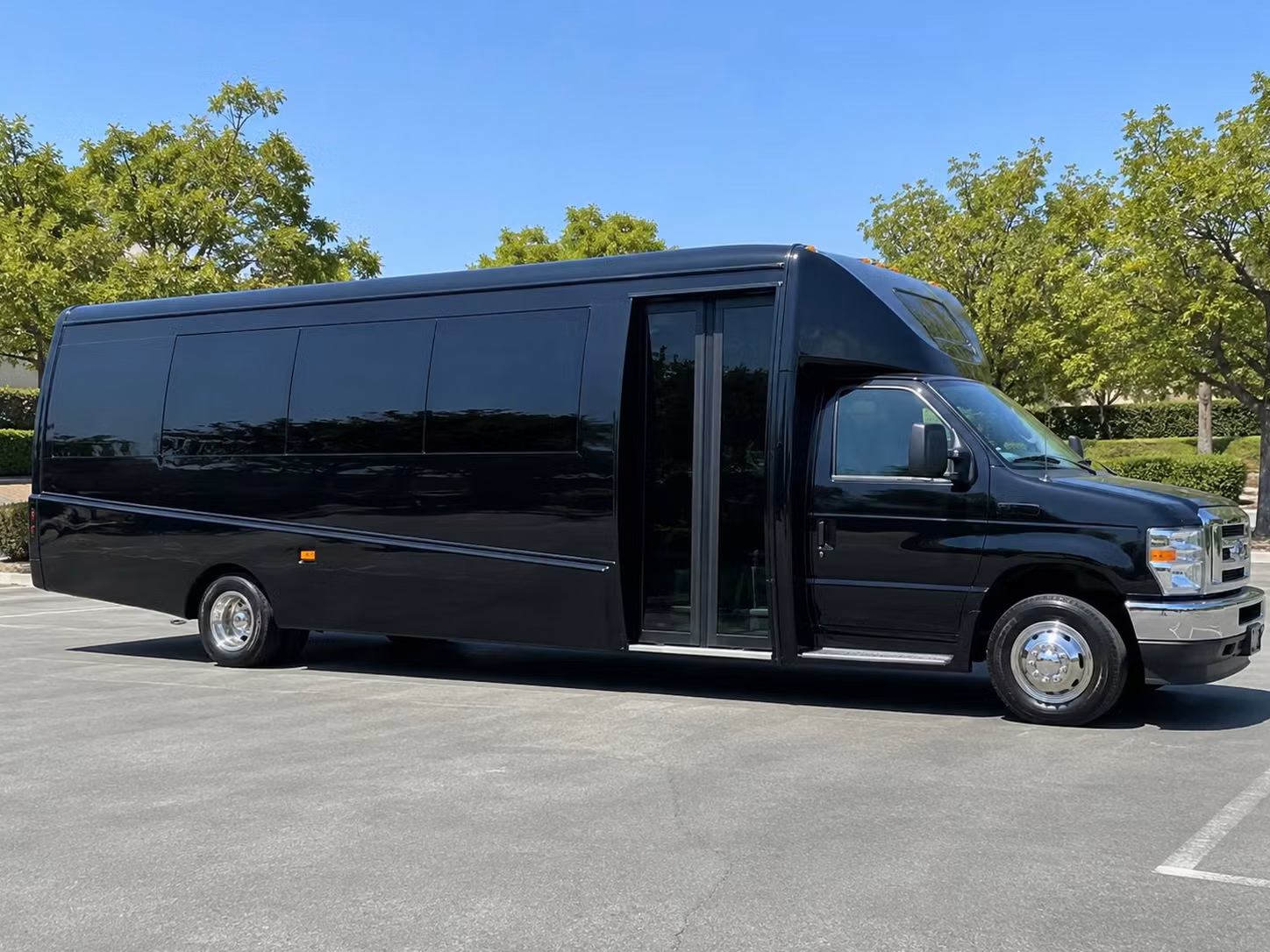 for easy santee minibus rentals to local concerts and east county venues